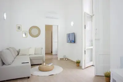 Image de Lovely bright apartment in the heart of naples a stone's throw from the harbor.