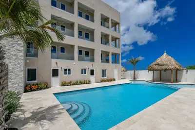 Image de Gloednieuw Appartement met Zeezicht. Fantastisch Gelegen 5 min van the Beach