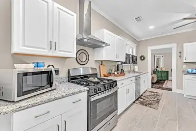 Image de Beautifully decorated and well-appointed 2bedroom 1 bathroom home centrally located in Augusta. The sleeping arrangements for this property are 1 king bed and 2 double beds.