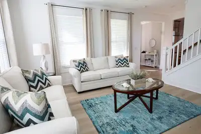 Image de Downtown Luxurious Home - New Construction, Minutes to the Beaches, Sleeps 8
