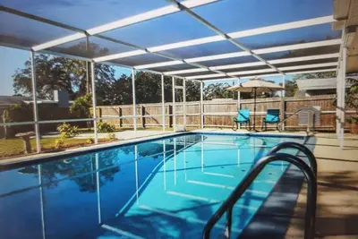 Image de New Listing! Recently renovated home in Clearwater 6 miles from beach with pool