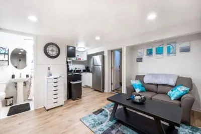 Image de Quaint 1 Bed 1 Bath Apartment Close to Downtown