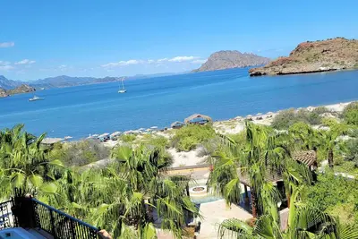 Image de 3-Br Luxury Suite on premier floor bay view at Villa del Palmar