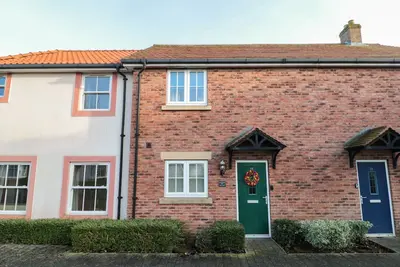 Coastal Retreat, The Bay, pet friendly, with pool in Filey