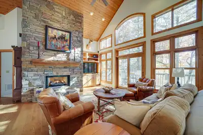 Image de 5 Mi to Sapphire Valley Skiing: Serene Family Home