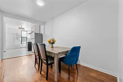 Image de Large 3 Br/2ba with washer and dryer, a private office and a backyard