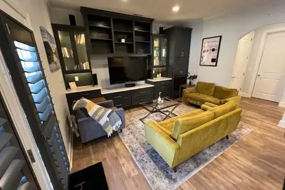 Image de Fancy Private Basement near Dtr