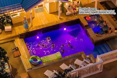 Image de 3min walk to private beach access, saltwater spa & pool