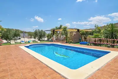 Image de Maison de campagne 'Casa Rural La Brisa' avec vue sur les montagnes, piscine privée et climatisation