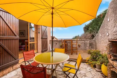 Image de Bastidon avec Terrasse et Accès Mer à Carqueiranne