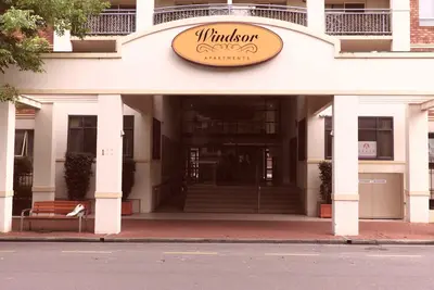 Image de 11 on Hurtle. Comfortable 3 Bedroom Apt Central Cbd Location. Long stay welcome.