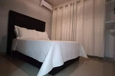Image de Elegant and comfortable Apartment King Size Bed\n