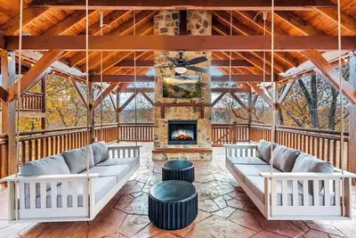 Image de New! Indoor Pool Group Travel Hot Tub 8 Beds 8 Baths