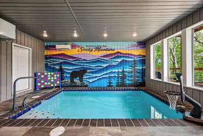 Image de Indoor Heated Pool - Amazing Views - 100\" Tv in Theater - Arcade Room - Hot Tub