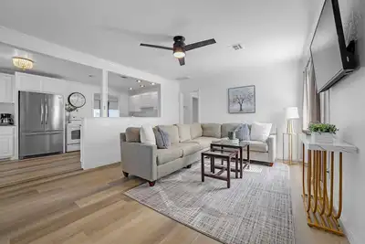 Image de Charming Midtown Tulsa Home Steps From Expo Square.