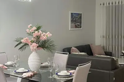 Image de New! Modern Luxury 2br+2Bath by Img+Beach