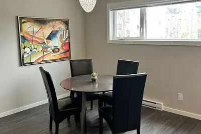 Image de \n\n\n\n\n\n\n\n\n\n\nExective Suites for Comfort and convenient downtown stays.