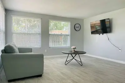 Image de Cozy 2br - Frontyard - 4mil ~Causeway - Pet - Friendly