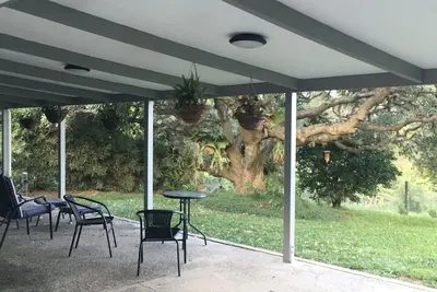 Image de Noosa Hinterland home close to Lake Cootharaba\n\n