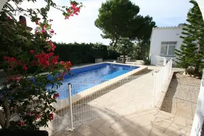 Image de Villa à Ametlla de Mar : 3 chambres, piscine privée, climatisation, jardin, proche mer