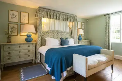 Image de Luxurious Vineyard Hideaway At Stanlake Park