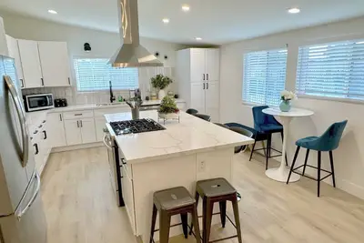 Image de ☀️*No Tax! * Modern 4 Bedroom Pool Resort HotTub