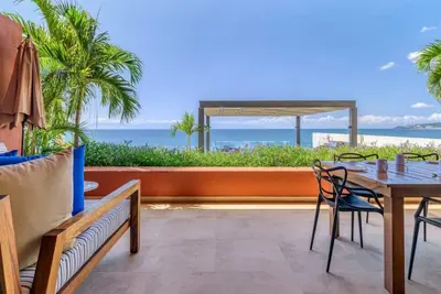 Image de Luxurious 3br Condo Right Next to the Beach - King
