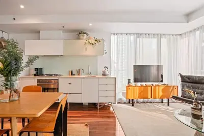 Image de Sophistication on Spencer 2br 20th Floor Apt.