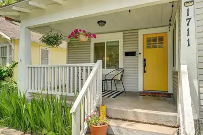 Image de Sleeps 6 🏠 Near Downtown, Colleges and Hospital.