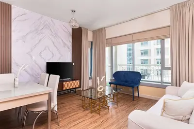 Image de Bellavista - Striking -1br w/ Extra Twin Room - Partial Fountain View - Bv 11-16