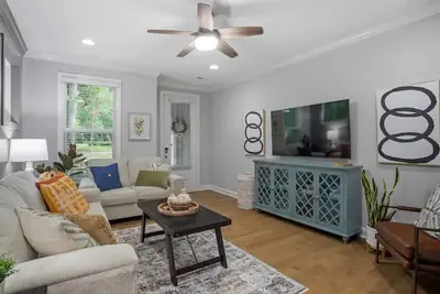 Image de Elegant Luxurious Home, 3 min Duke and 6 min Downtown