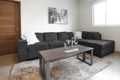 Image de Luxury 3bd/2ba Condo - Unit 103 Tumon Isa
