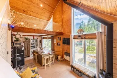 Image de Mountain Escape Lodge with Sauna\n