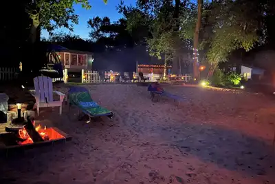 Image de Experience Upper Michigan with a breathtaking view of the Bay.