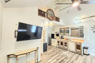 Image de B Cozy Private One Bedroom home with great space for solo or couples!