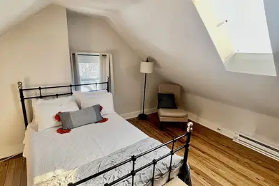 Cincy Central Upstairs 2 bdrm Apartment