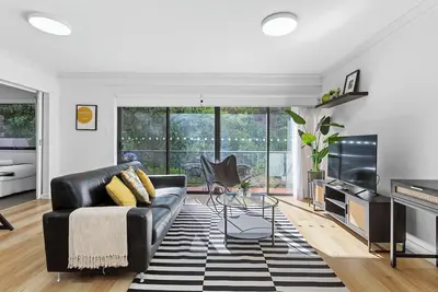 Image de Modern boho-chic 2br city apartment, stylish, cozy, with full amenities