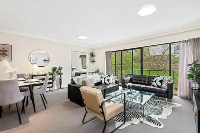 Image de Chic renovated 2br near Perth Cbd, cozy decor, balcony, full amenities