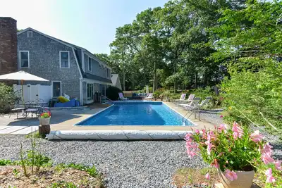 Image de Perry Maison - 5br/3ba, Pet Friendly w/ a Pool. Secluded oasis close to beach!