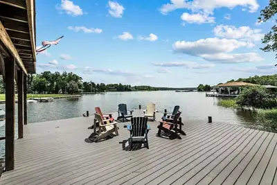 Image de Spacious 6br Lake Anna Retreat with Casino-Style Lower Level