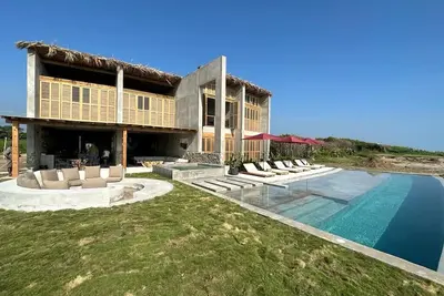 Image de Luxury Beachfront Villa in Puerto Escondido - Casa Entremuros