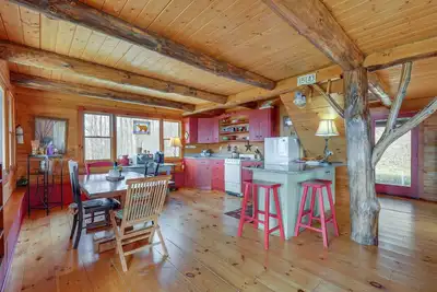 Image de Remote Escape: Vermont Cabin w/ Mountaintop Views!