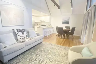 Image de Keowee Key's Stylish Charm