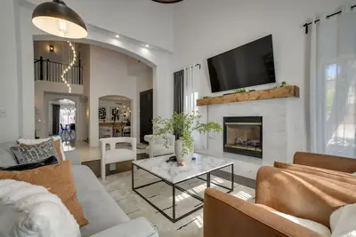 Image de Luxury Goodyear Home w/ Private Pool + Pickleball!
