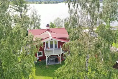 Image de Large holiday home right on the lake in a dream location