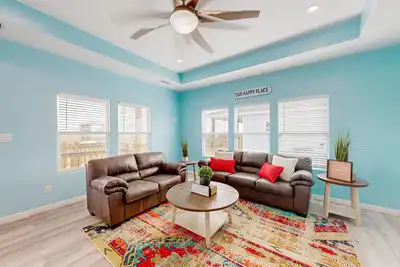 Image de Tranquil Gulfside escape with deck, W/D, & amazing views - near beaches & trails