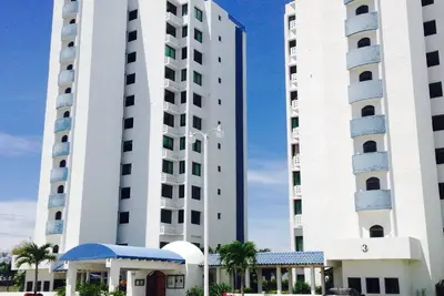 Spacious beach apartment, 3 Bdr, ocean view, quiet place to rest and relax