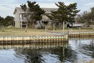 Image de Canal Front Home with a Dock and Hot Tub minutes from the beach!