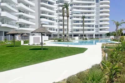 Image de Global Properties: Apartment with sea and mountain views