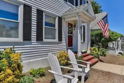 Image de Updated Antique in Historic Downtown Plymouth